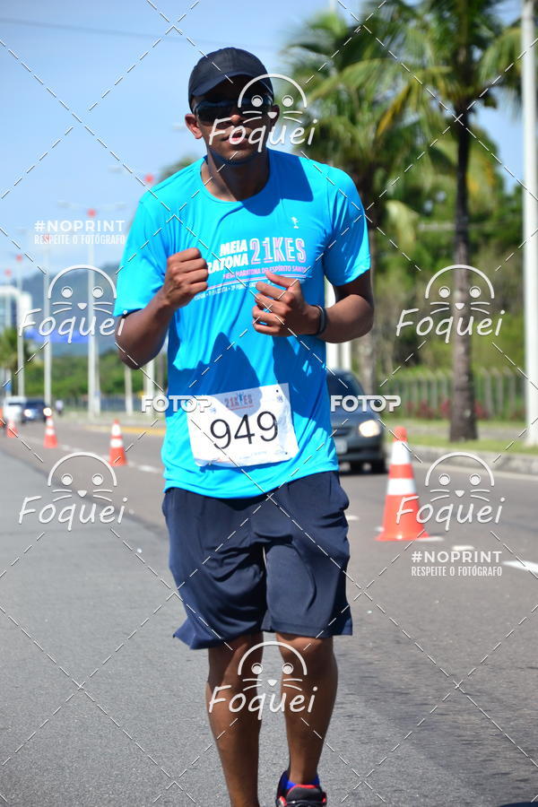 Buy your photos of the event21KES - Meia Maratona do Esprito Santo on Fotop