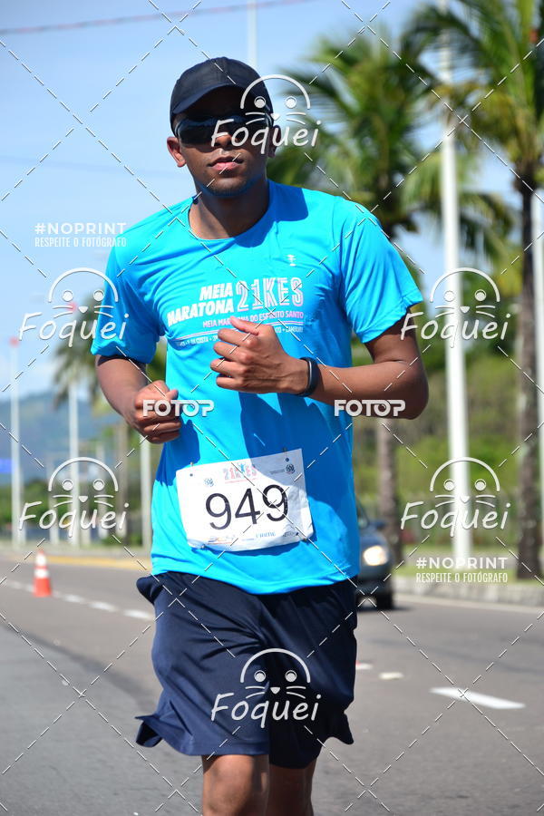 Buy your photos of the event21KES - Meia Maratona do Esprito Santo on Fotop
