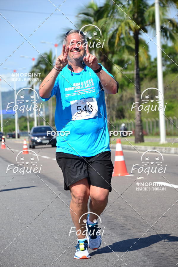 Buy your photos of the event21KES - Meia Maratona do Esprito Santo on Fotop