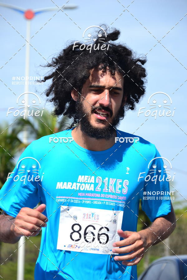 Buy your photos of the event21KES - Meia Maratona do Esprito Santo on Fotop