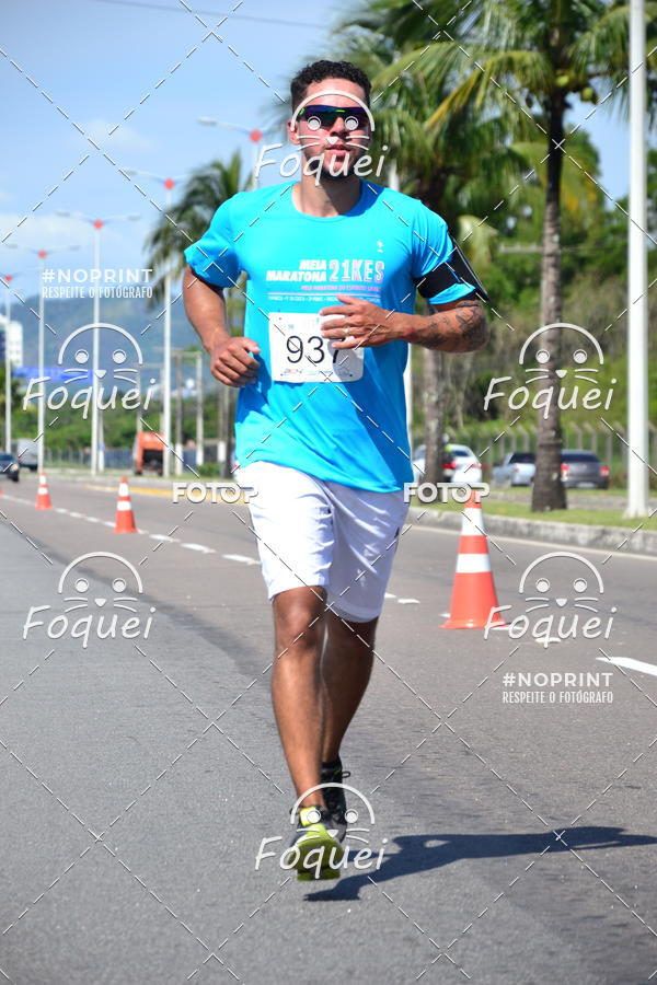 Buy your photos of the event21KES - Meia Maratona do Esprito Santo on Fotop