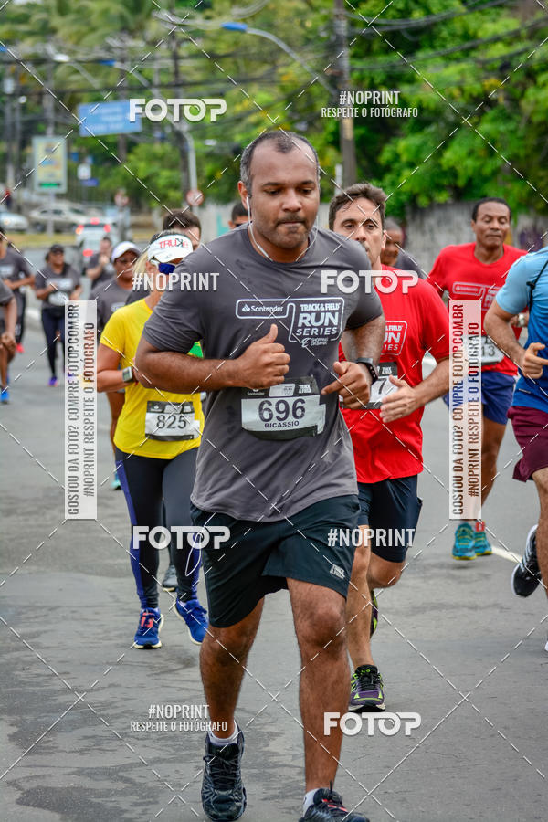 Buy your photos of the eventSantander Track&Field Run Series - Shopping da Bahia on Fotop