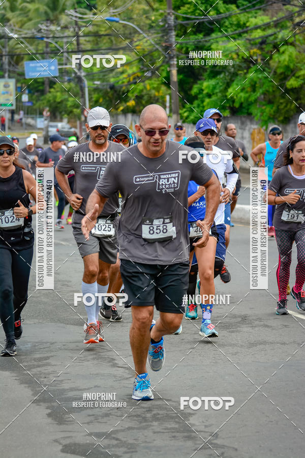 Buy your photos of the eventSantander Track&Field Run Series - Shopping da Bahia on Fotop