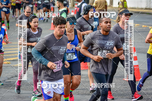 Buy your photos of the eventSantander Track&Field Run Series - Shopping da Bahia on Fotop