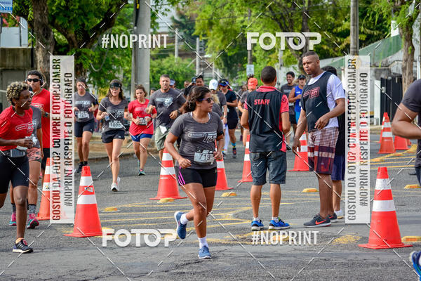 Achetez vos photos de l'�v�nementSantander Track&Field Run Series - Shopping da Bahia sur Fotop