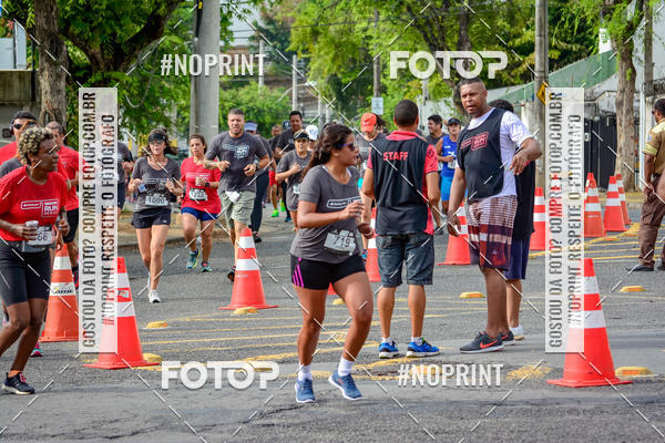 Achetez vos photos de l'�v�nementSantander Track&Field Run Series - Shopping da Bahia sur Fotop