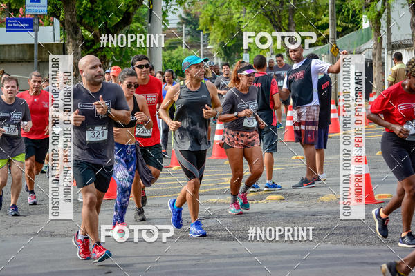 Achetez vos photos de l'�v�nementSantander Track&Field Run Series - Shopping da Bahia sur Fotop