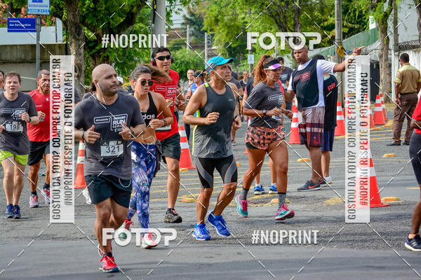 Achetez vos photos de l'�v�nementSantander Track&Field Run Series - Shopping da Bahia sur Fotop