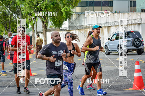 Achetez vos photos de l'�v�nementSantander Track&Field Run Series - Shopping da Bahia sur Fotop