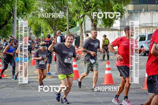 Achetez vos photos de l'�v�nementSantander Track&Field Run Series - Shopping da Bahia sur Fotop