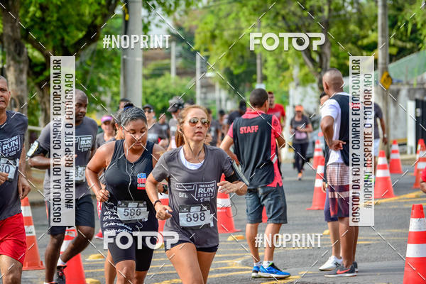 Achetez vos photos de l'�v�nementSantander Track&Field Run Series - Shopping da Bahia sur Fotop