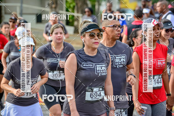 Achetez vos photos de l'�v�nementSantander Track&Field Run Series - Shopping da Bahia sur Fotop