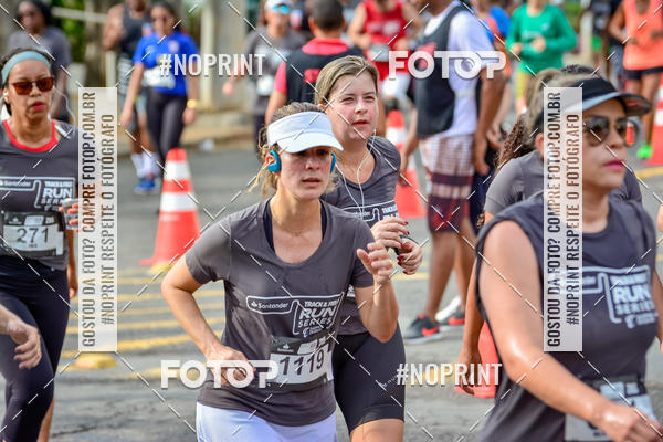 Achetez vos photos de l'�v�nementSantander Track&Field Run Series - Shopping da Bahia sur Fotop