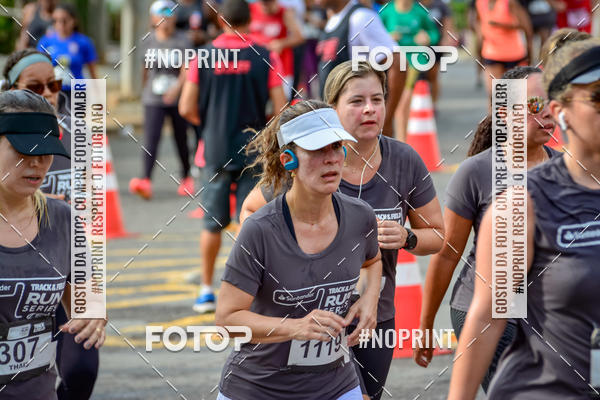 Achetez vos photos de l'�v�nementSantander Track&Field Run Series - Shopping da Bahia sur Fotop