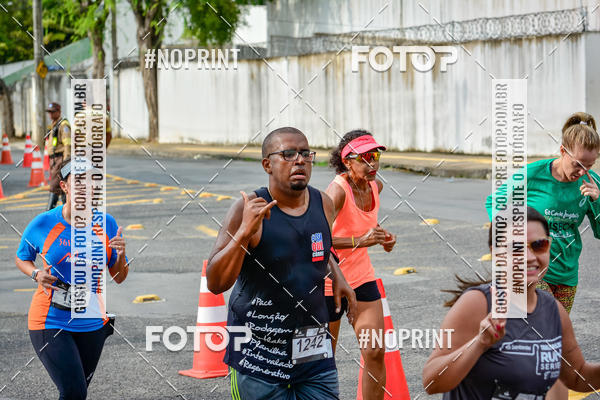 Achetez vos photos de l'�v�nementSantander Track&Field Run Series - Shopping da Bahia sur Fotop