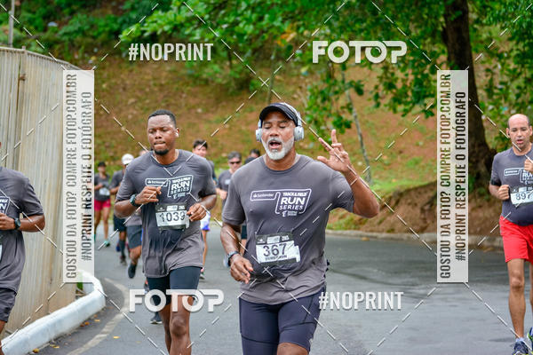 Buy your photos of the eventSantander Track&Field Run Series - Shopping da Bahia on Fotop