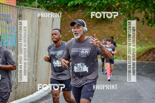 Buy your photos of the eventSantander Track&Field Run Series - Shopping da Bahia on Fotop