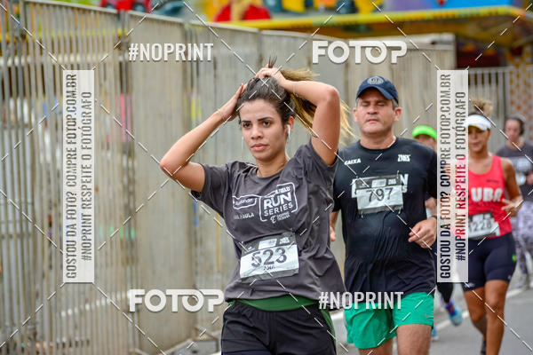 Buy your photos of the eventSantander Track&Field Run Series - Shopping da Bahia on Fotop