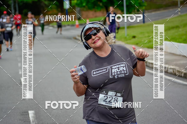 Buy your photos of the eventSantander Track&Field Run Series - Shopping da Bahia on Fotop