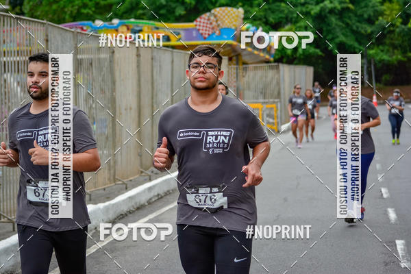Buy your photos of the eventSantander Track&Field Run Series - Shopping da Bahia on Fotop
