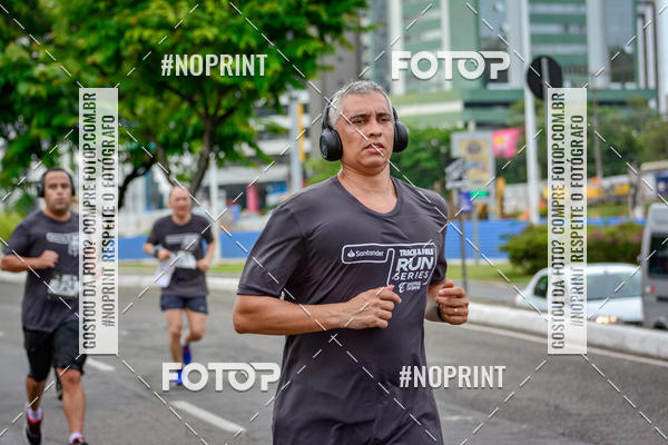 Buy your photos of the eventSantander Track&Field Run Series - Shopping da Bahia on Fotop