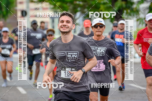 Buy your photos of the eventSantander Track&Field Run Series - Shopping da Bahia on Fotop