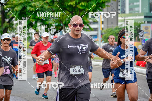 Buy your photos of the eventSantander Track&Field Run Series - Shopping da Bahia on Fotop