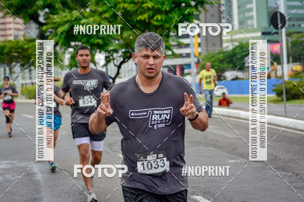 Achetez vos photos de l'�v�nementSantander Track&Field Run Series - Shopping da Bahia sur Fotop