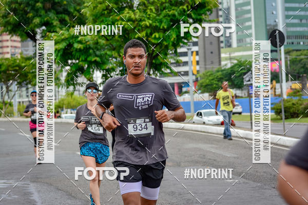 Achetez vos photos de l'�v�nementSantander Track&Field Run Series - Shopping da Bahia sur Fotop