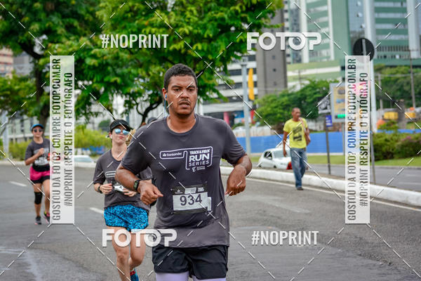 Achetez vos photos de l'�v�nementSantander Track&Field Run Series - Shopping da Bahia sur Fotop