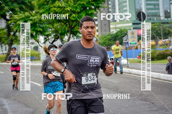 Achetez vos photos de l'�v�nementSantander Track&Field Run Series - Shopping da Bahia sur Fotop