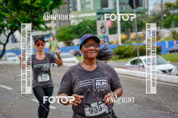 Buy your photos of the eventSantander Track&Field Run Series - Shopping da Bahia on Fotop