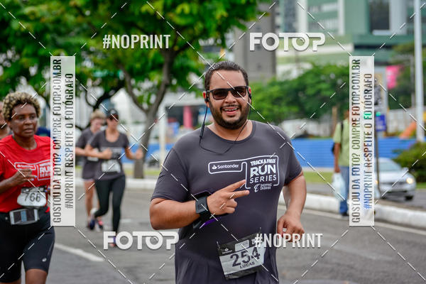 Buy your photos of the eventSantander Track&Field Run Series - Shopping da Bahia on Fotop