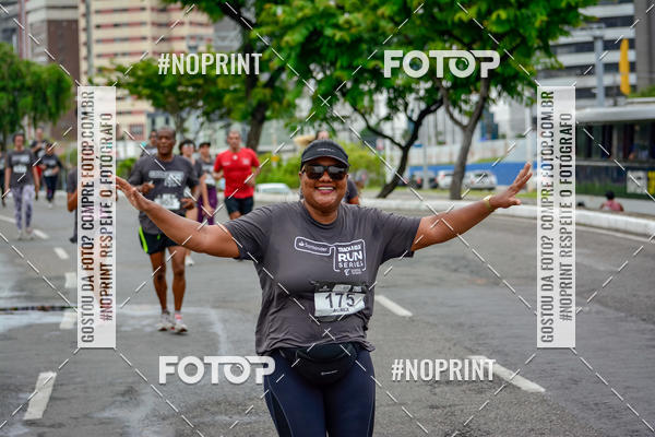 Buy your photos of the eventSantander Track&Field Run Series - Shopping da Bahia on Fotop