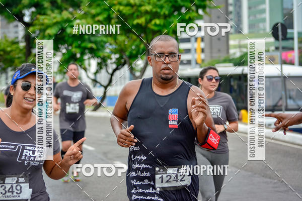 Buy your photos of the eventSantander Track&Field Run Series - Shopping da Bahia on Fotop