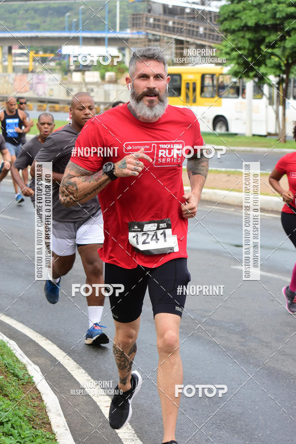 Buy your photos of the eventSantander Track&Field Run Series - Shopping da Bahia on Fotop
