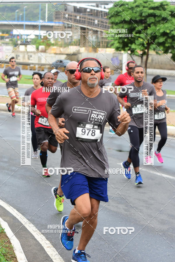 Buy your photos of the eventSantander Track&Field Run Series - Shopping da Bahia on Fotop