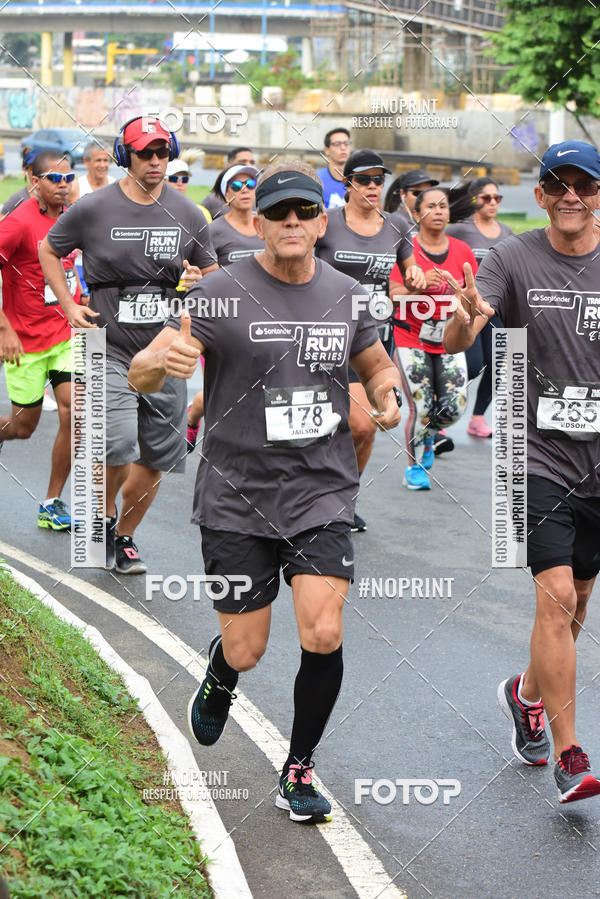 Buy your photos of the eventSantander Track&Field Run Series - Shopping da Bahia on Fotop