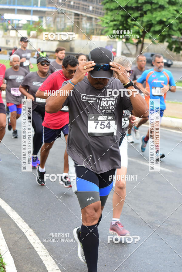 Buy your photos of the eventSantander Track&Field Run Series - Shopping da Bahia on Fotop