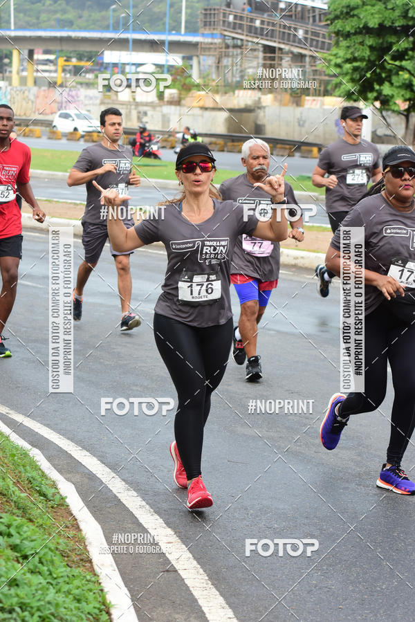 Buy your photos of the eventSantander Track&Field Run Series - Shopping da Bahia on Fotop