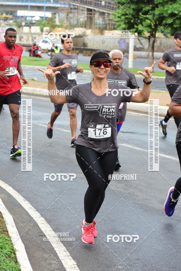 Buy your photos of the eventSantander Track&Field Run Series - Shopping da Bahia on Fotop