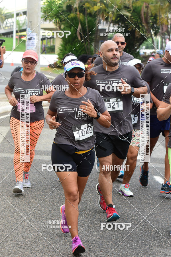 Buy your photos of the eventSantander Track&Field Run Series - Shopping da Bahia on Fotop