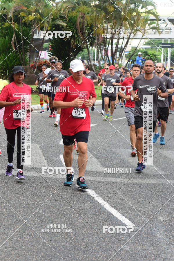 Buy your photos of the eventSantander Track&Field Run Series - Shopping da Bahia on Fotop