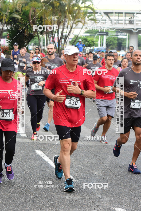 Buy your photos of the eventSantander Track&Field Run Series - Shopping da Bahia on Fotop