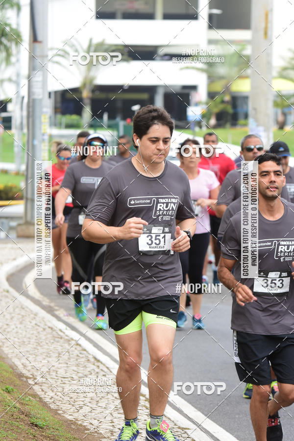 Buy your photos of the eventSantander Track&Field Run Series - Shopping da Bahia on Fotop