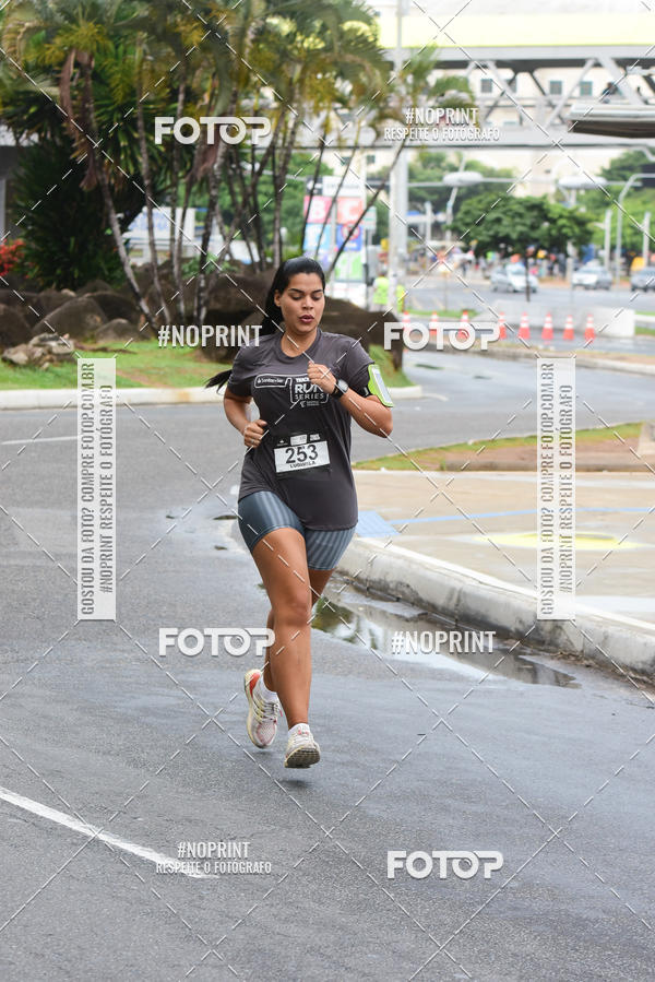 Buy your photos of the eventSantander Track&Field Run Series - Shopping da Bahia on Fotop