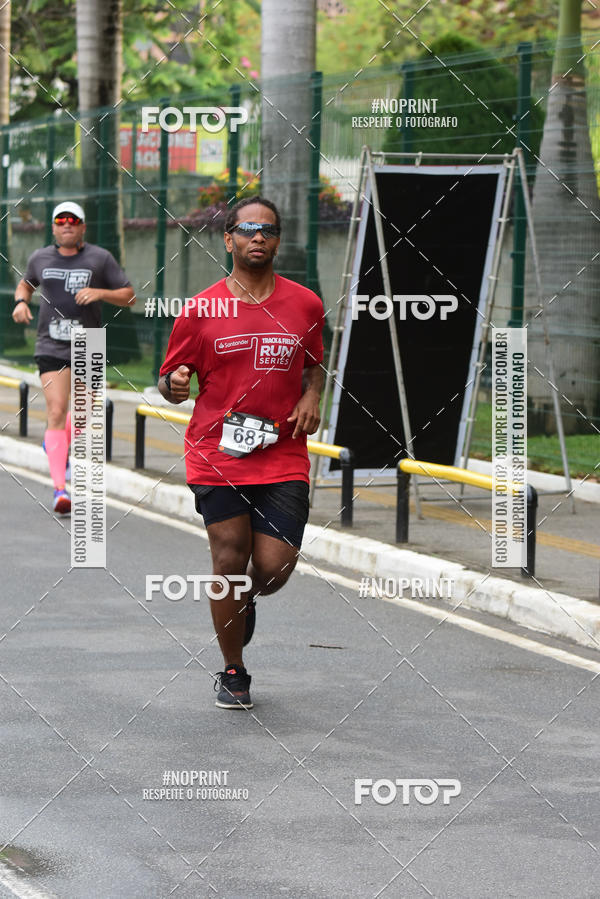 Buy your photos of the eventSantander Track&Field Run Series - Shopping da Bahia on Fotop