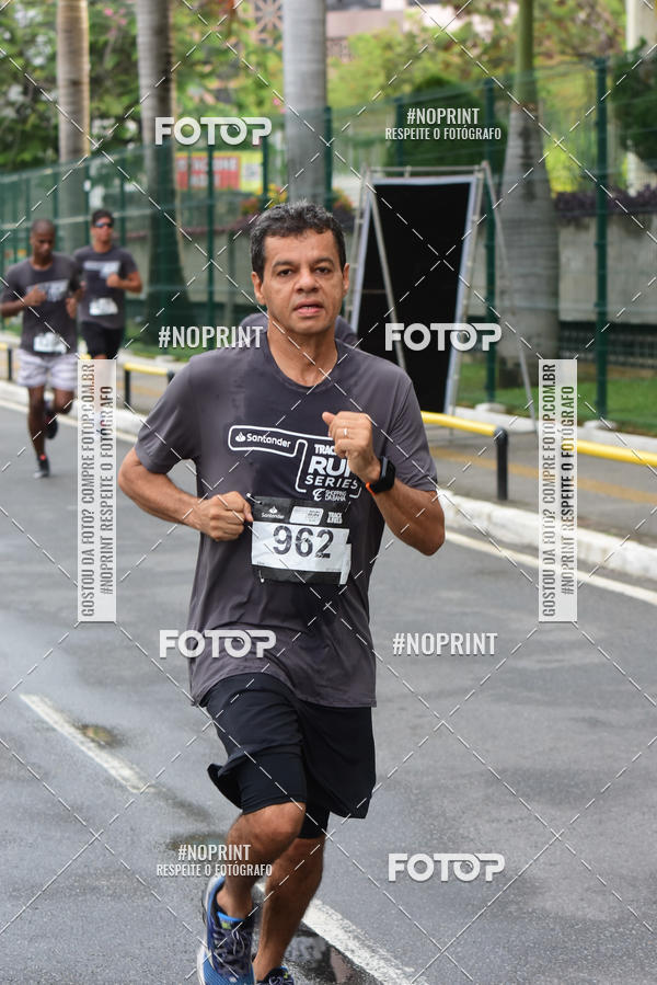 Buy your photos of the eventSantander Track&Field Run Series - Shopping da Bahia on Fotop