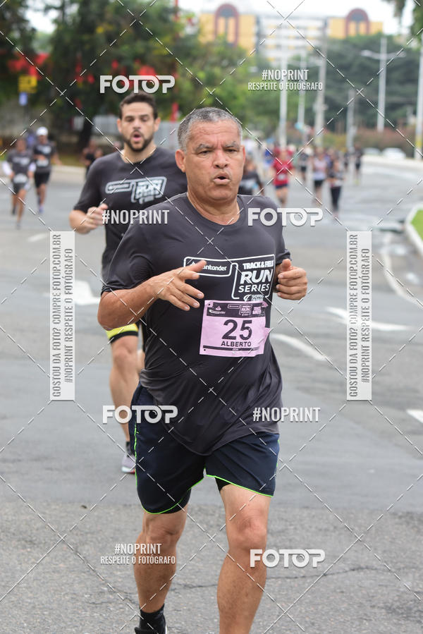 Acquista le foto dell'eventoSantander Track&Field Run Series - Shopping da Bahia in Fotop