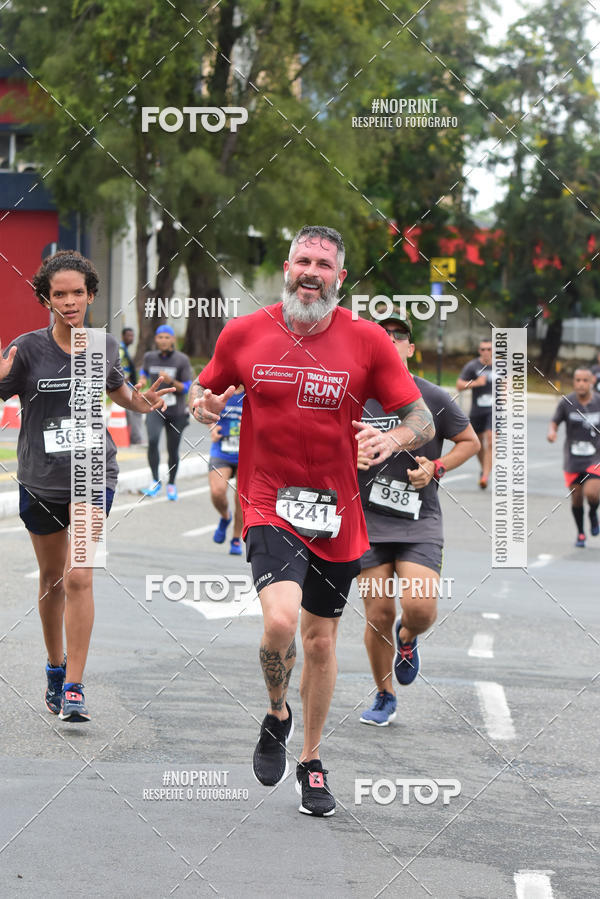 Acquista le foto dell'eventoSantander Track&Field Run Series - Shopping da Bahia in Fotop